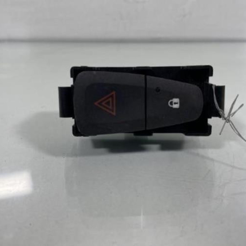 Bouton de warning DACIA LOGAN 2 Photo n°1