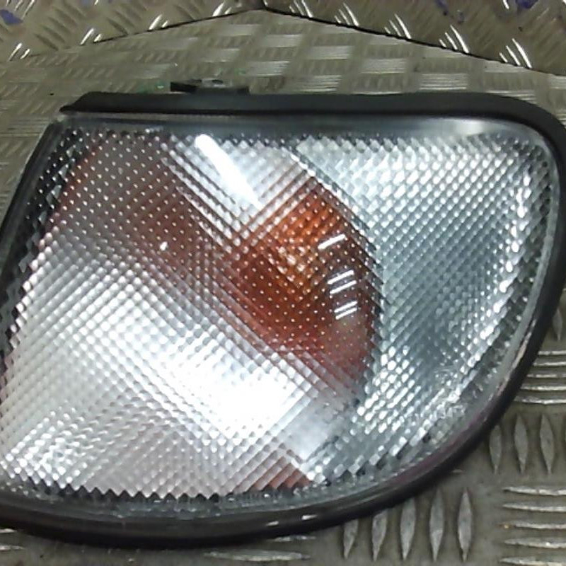 Optique avant secondaire gauche (feux)(clignotant) NISSAN SUNNY 3 Photo n°1