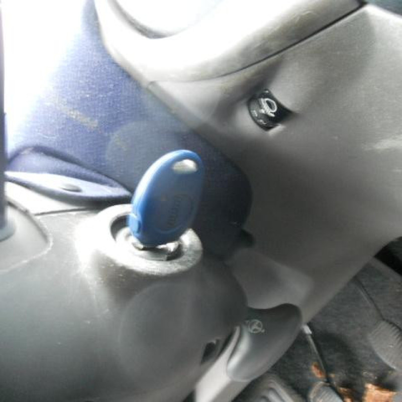 Maitre cylindre (freinage) FIAT MULTIPLA Photo n°8