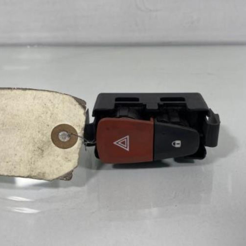 Bouton de warning RENAULT MEGANE 3 Photo n°1