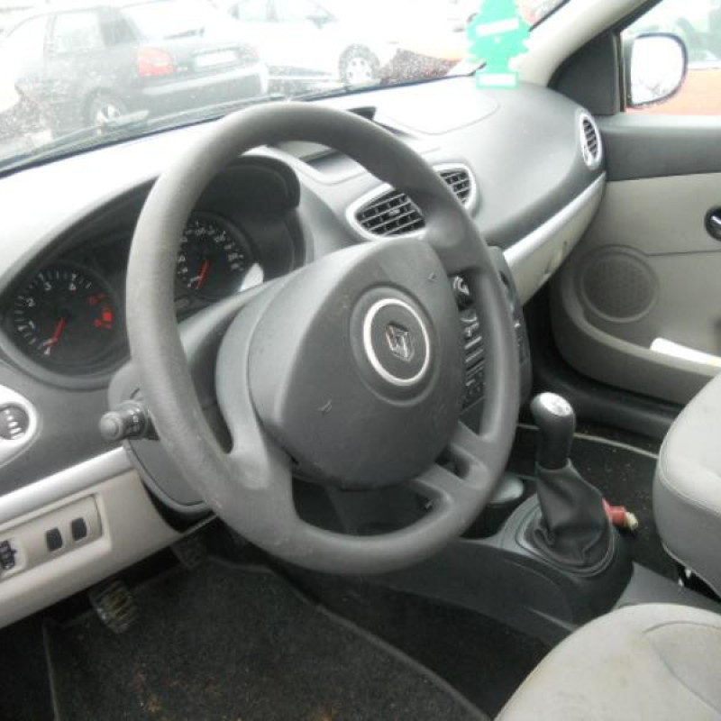 Maitre cylindre (freinage) RENAULT CLIO 3 Photo n°7