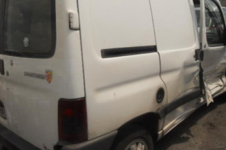 Bras essuie glace avant gauche PEUGEOT PARTNER 1