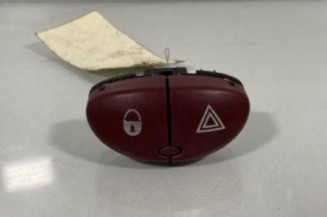 Bouton de warning PEUGEOT 206 Photo n°1