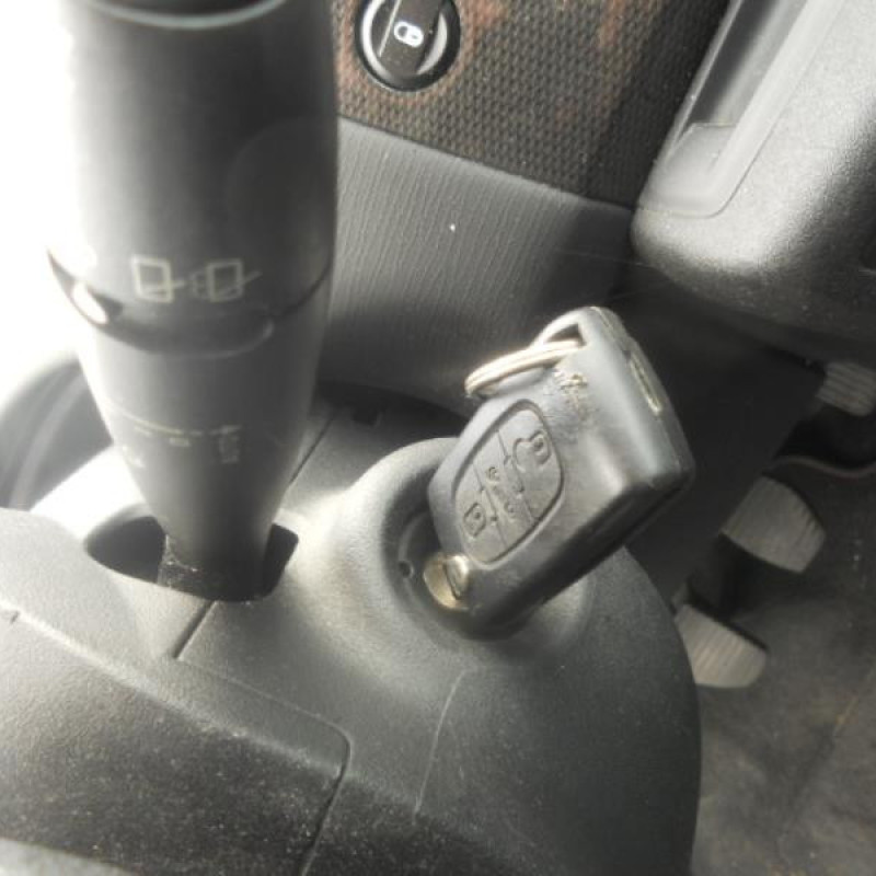 Trappe d'essence CITROEN C4 1 Photo n°11