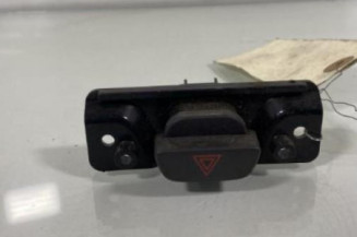 Bouton de warning FORD FIESTA 5 Photo n°1