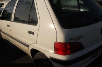 Bras essuie glace avant droit PEUGEOT 106