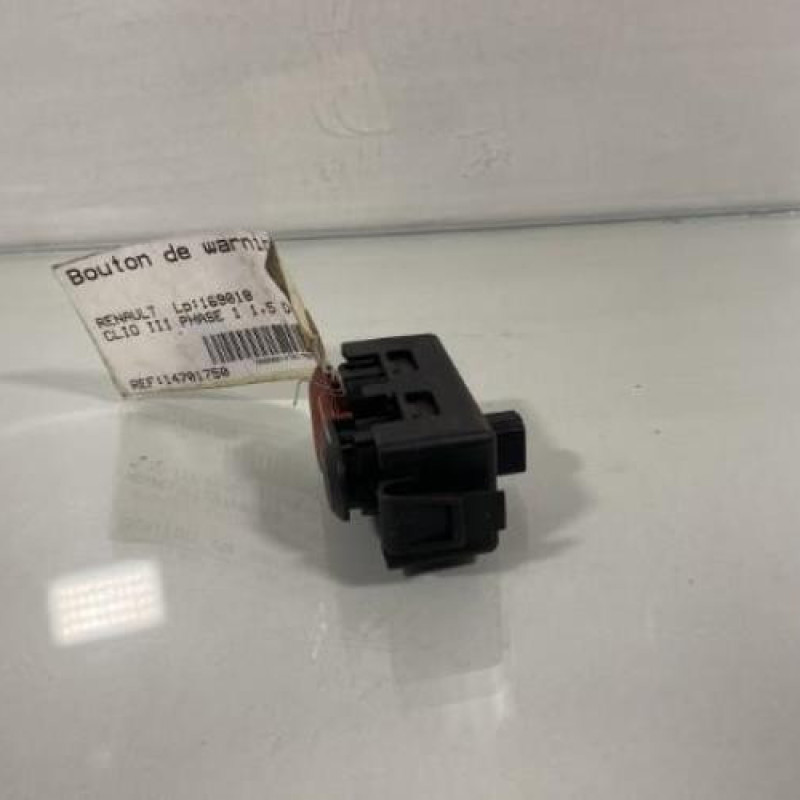 Bouton de warning RENAULT CLIO 3 Photo n°2