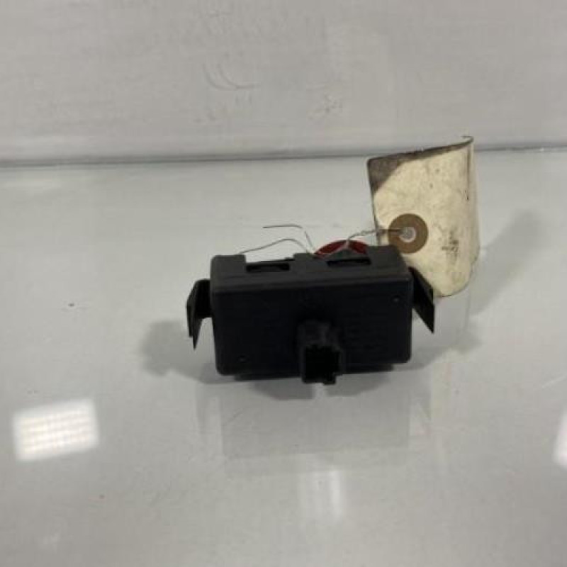 Bouton de warning RENAULT CLIO 3 Photo n°3