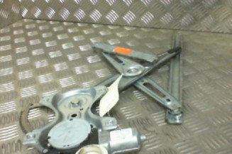 Leve vitre electrique avant gauche TOYOTA YARIS 2 Photo n°1