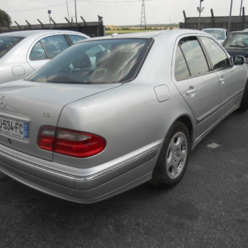 Capot MERCEDES CLASSE E 210 Photo n°6