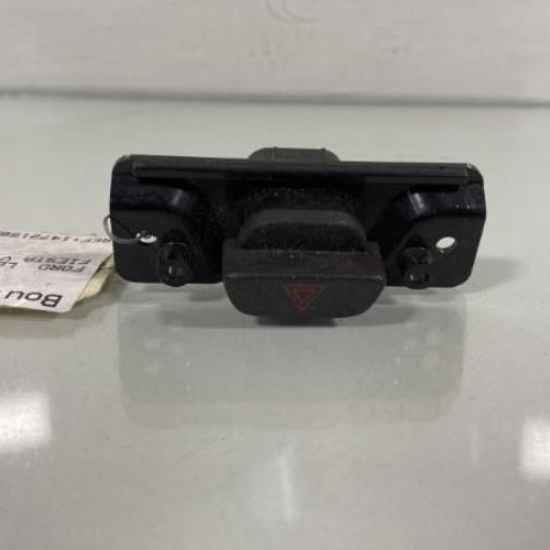 Bouton de warning FORD FIESTA 5 Photo n°1