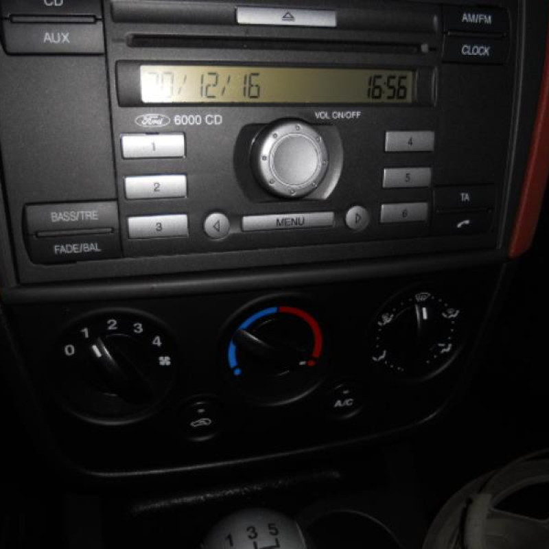 Bouton de warning FORD FIESTA 5 Photo n°10