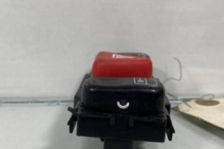 Bouton de warning MERCEDES CLASSE E 210
