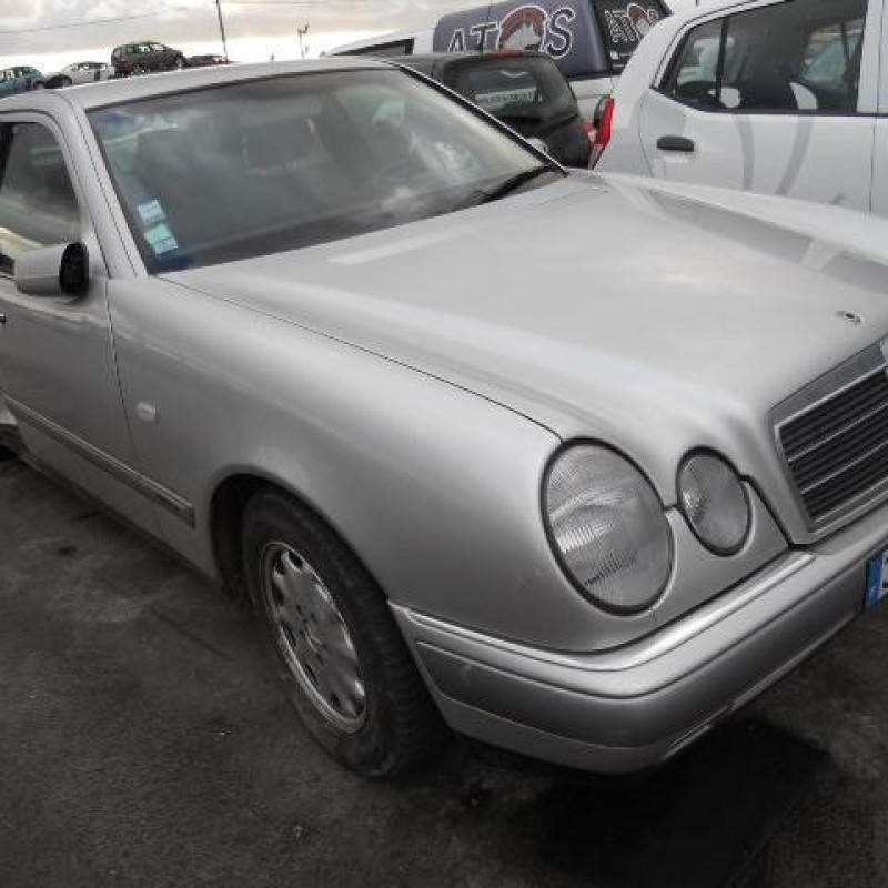 Bouton de warning MERCEDES CLASSE E 210 Photo n°5