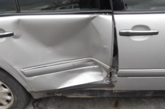 Bouton de warning MERCEDES CLASSE E 210