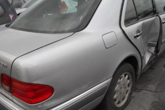 Bouton de warning MERCEDES CLASSE E 210