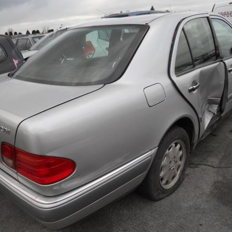 Bouton de warning MERCEDES CLASSE E 210 Photo n°7