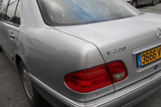 Bouton de warning MERCEDES CLASSE E 210