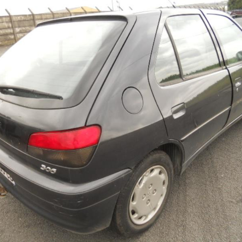 Aile avant droit PEUGEOT 306 Photo n°8