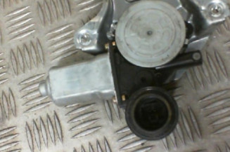 Leve vitre electrique avant droit TOYOTA YARIS 1