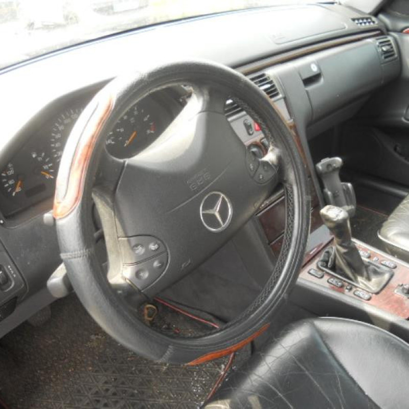 Retroviseur interieur MERCEDES CLASSE E 210 Photo n°8