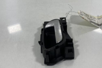 Poignee interieur arriere droit PEUGEOT 208 1