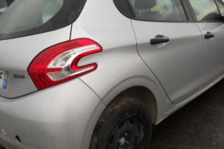Poignee interieur arriere droit PEUGEOT 208 1