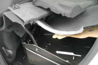Poignee interieur arriere droit PEUGEOT 208 1