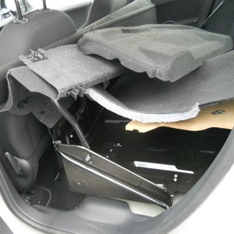 Poignee interieur arriere droit PEUGEOT 208 1 Photo n°9