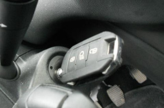 Poignee interieur arriere droit PEUGEOT 208 1