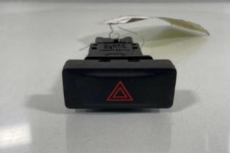 Bouton de warning NISSAN X-TRAIL 2 Photo n°1