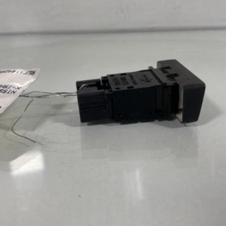 Bouton de warning NISSAN X-TRAIL 2