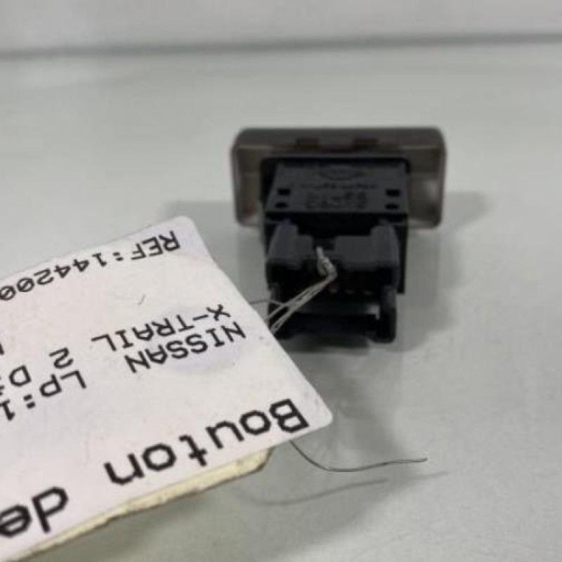 Bouton de warning NISSAN X-TRAIL 2 Photo n°3