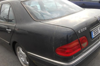 Bras essuie glace avant MERCEDES CLASSE E 210