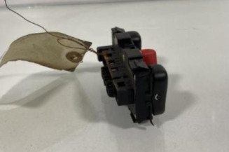 Bouton de warning MERCEDES CLASSE E 210