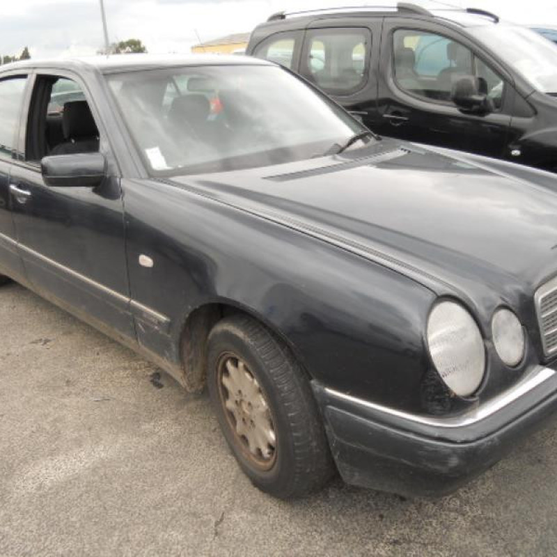 Porte arriere gauche MERCEDES CLASSE E 210 Photo n°4