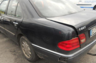 Porte arriere gauche MERCEDES CLASSE E 210