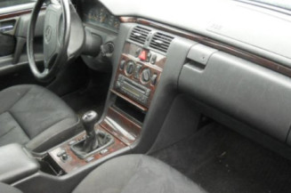 Porte arriere gauche MERCEDES CLASSE E 210