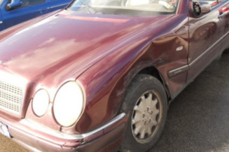 Bras essuie glace avant MERCEDES CLASSE E 210 Photo n°1