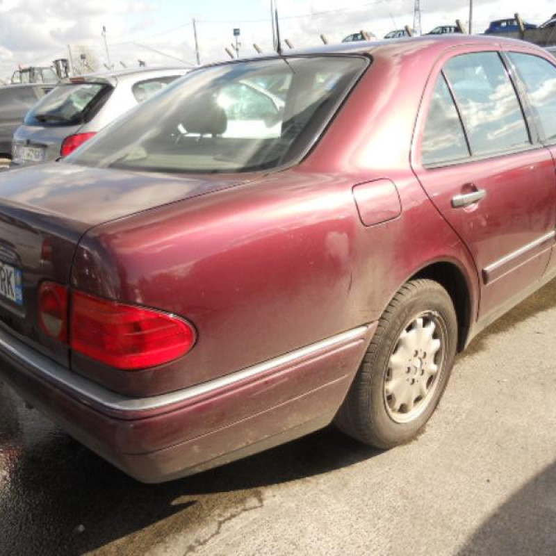 Bras essuie glace avant MERCEDES CLASSE E 210 Photo n°3