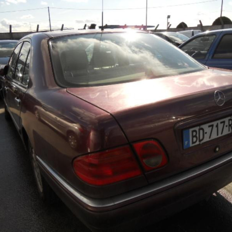 Bras essuie glace avant MERCEDES CLASSE E 210 Photo n°4
