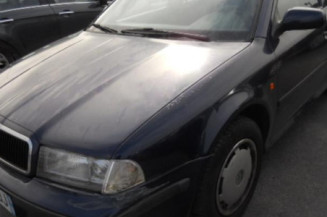 Com (Bloc Contacteur Tournant+Commodo Essuie Glace+Commodo Phare) SKODA OCTAVIA 1