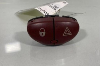 Bouton de warning PEUGEOT 206 Photo n°1