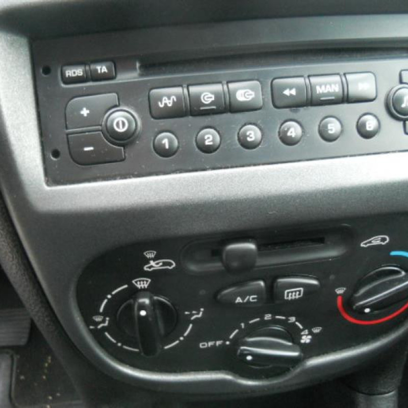 Bouton de warning PEUGEOT 206 Photo n°10