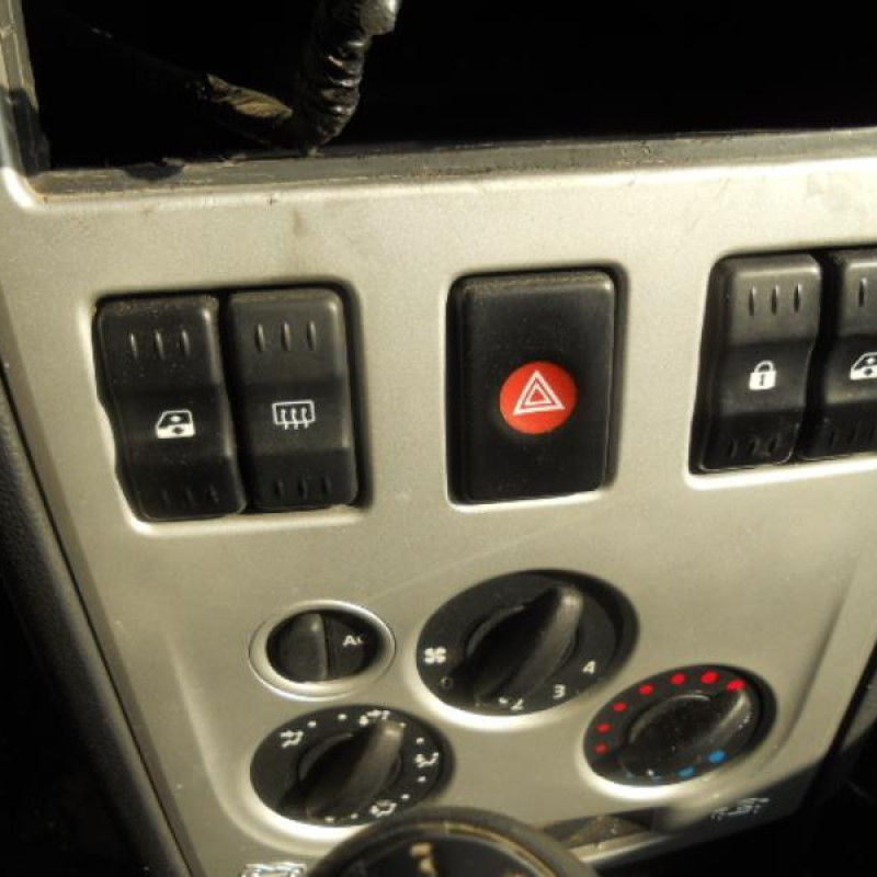 Interrupteur de leve vitre avant droit DACIA LOGAN MCV 1 Photo n°9