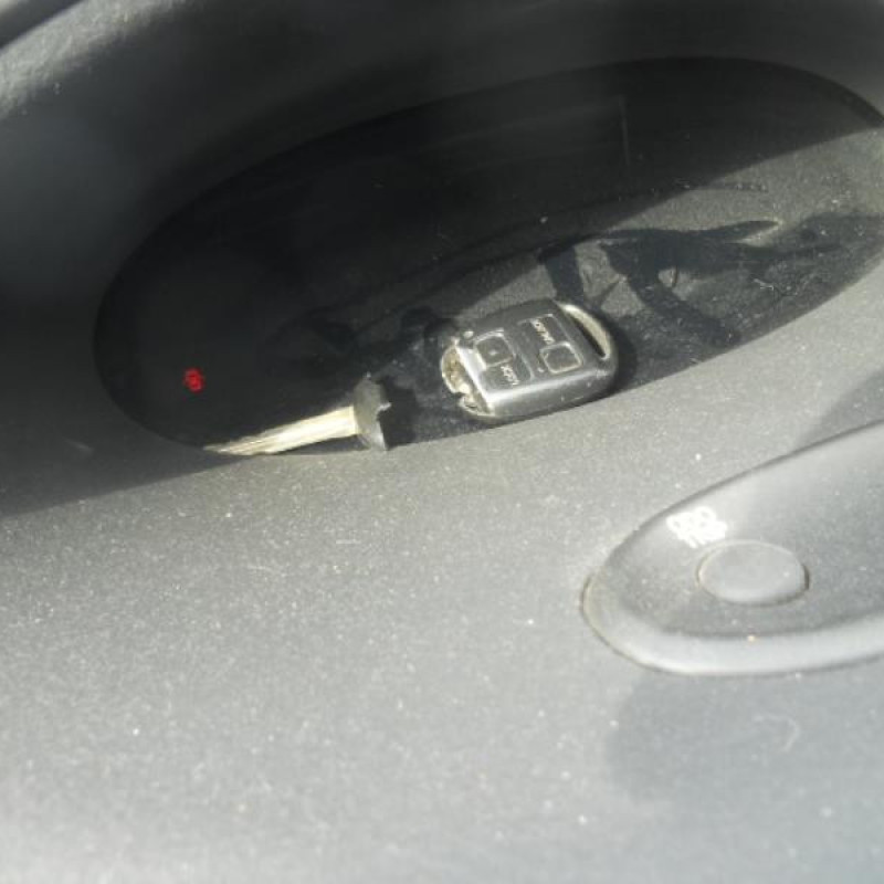 Trappe d'essence TOYOTA YARIS 1 Photo n°12