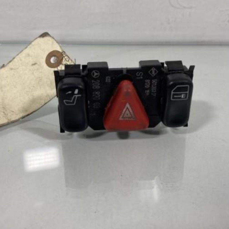 Bouton de warning MERCEDES CLASSE E 210 Photo n°1