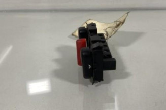 Bouton de warning MERCEDES CLASSE E 210