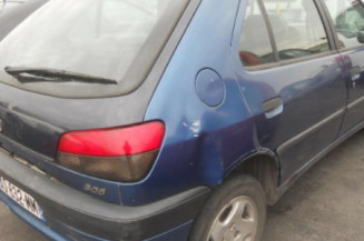 Bras essuie glace avant droit PEUGEOT 306