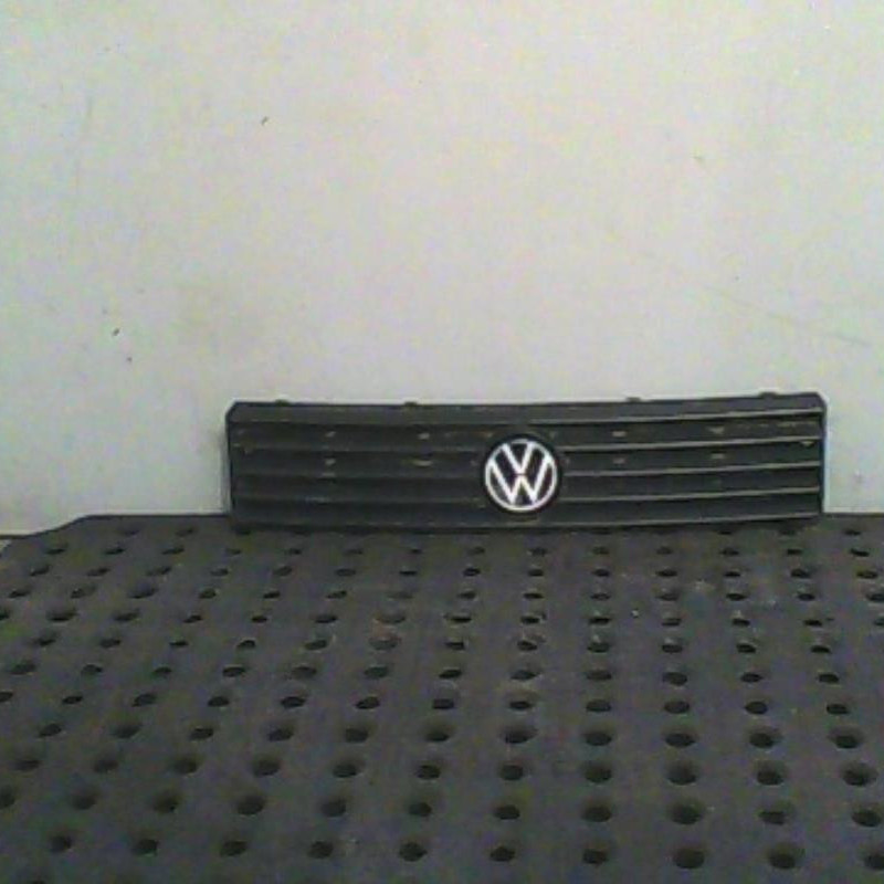 Calandre VOLKSWAGEN POLO 2 Photo n°1